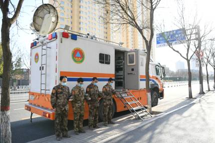 山西省人防辦信息保障中心值守人員肅立默哀，向英雄致敬、愿逝者安息